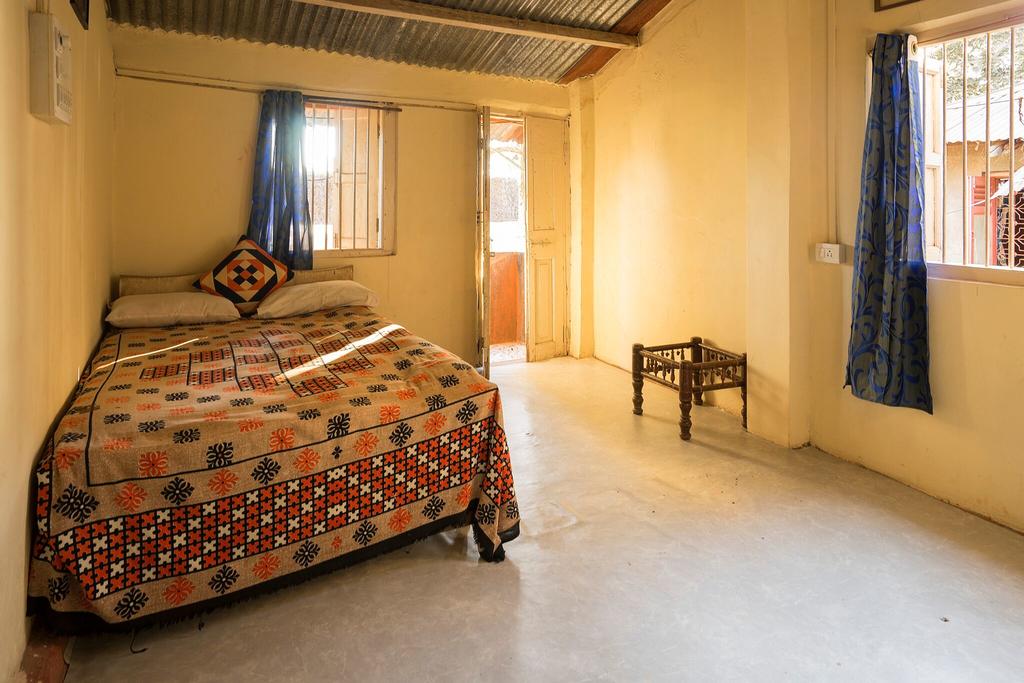 Delux- Gallary